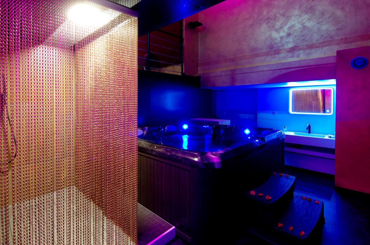 Mieuxqualhotel Jacuzzi Privatif Love Room Bordeaux Zewnętrze zdjęcie