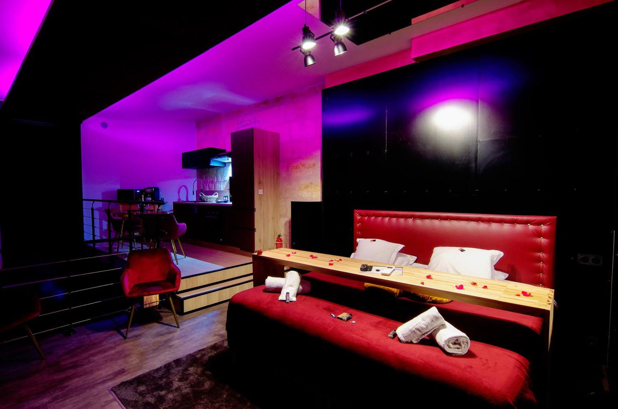 Mieuxqualhotel Jacuzzi Privatif Love Room Bordeaux Zewnętrze zdjęcie
