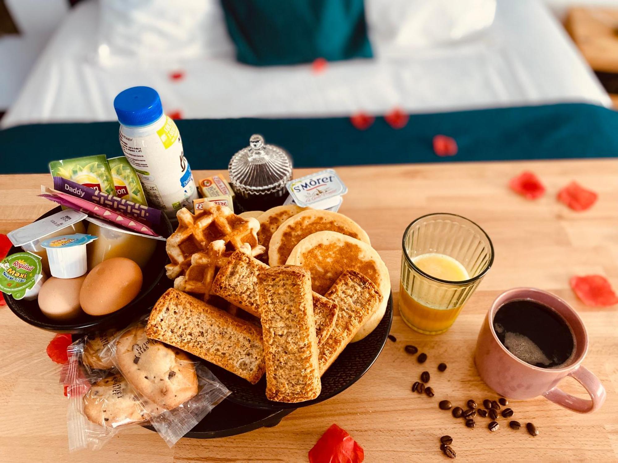 Mieuxqualhotel Jacuzzi Privatif Love Room Bordeaux Zewnętrze zdjęcie